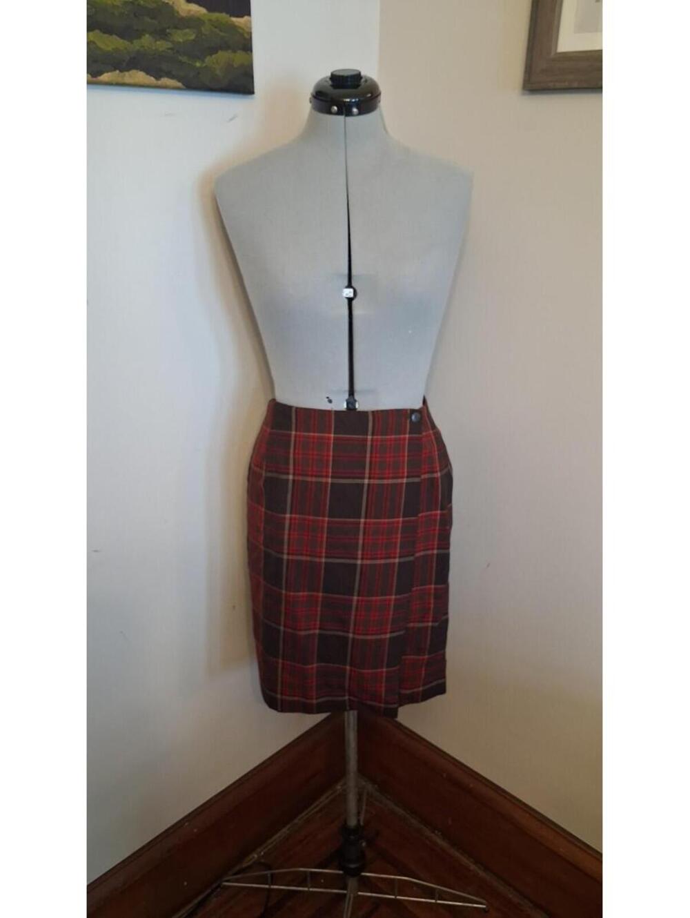 Charter Club Wrap Skirt, Red Plaid Size 12 Lined Wool Skirt Lined No Flaws - Picture 2 of 9